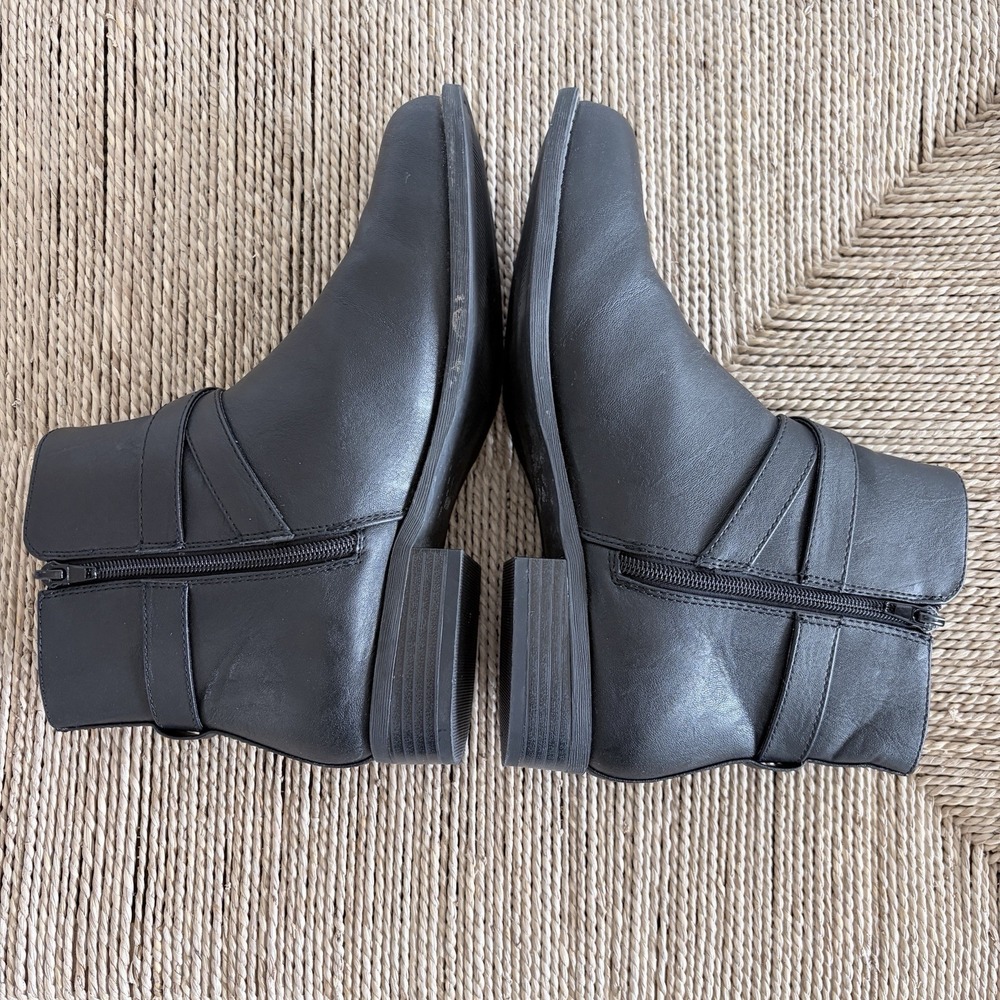 Guess Women Black Faux Leather Ankle Booties Sz 8.5 Harness Moto Biker Grunge - Picture 5 of 8